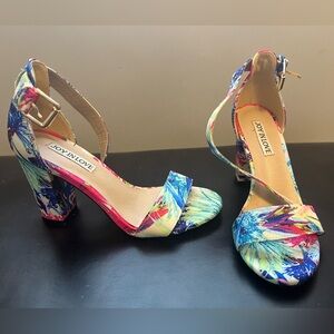 Colorful block heel.